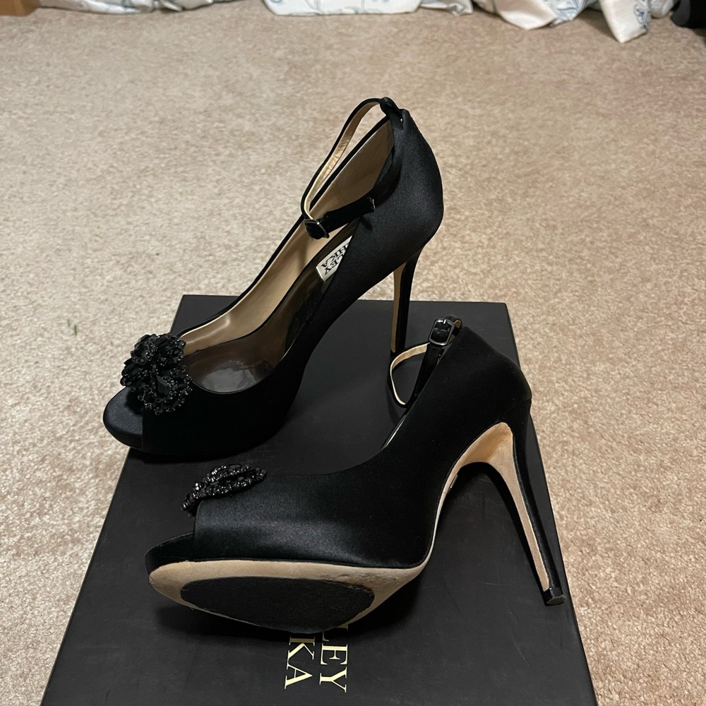 Badgley Mischka Satin Ankle Strap Dress Shoe size 6.5 - Black - Picture 6 of 6